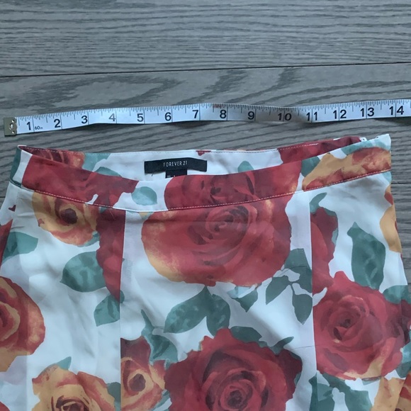 Beautiful Forever 21 Floral Skirt🌺 - Picture 3 of 5